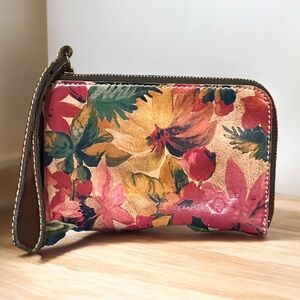 PATRICIA NASH 🩷💛 Reala Leather Wristlet